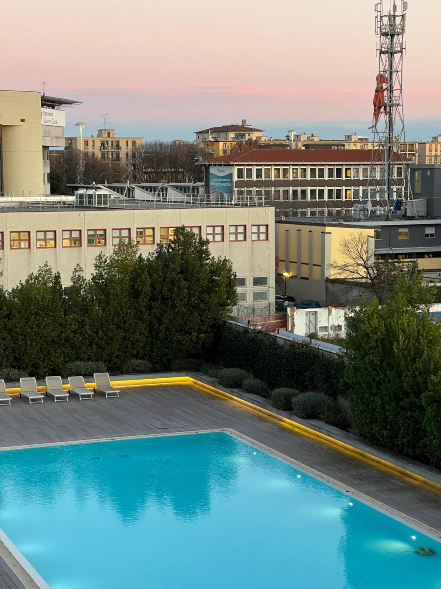 Giax Tower Premium Modern Milanese Flat With Gym Pool View & Box Apartment Milan